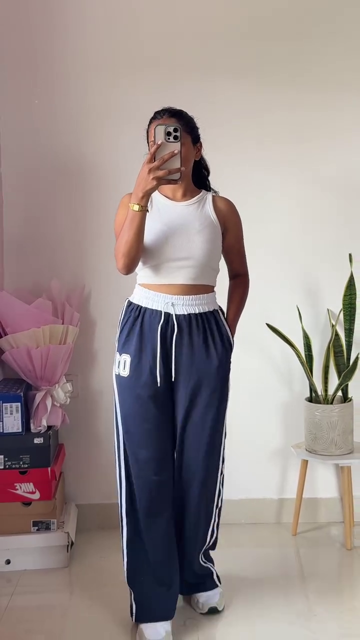 Women’s Grey Wide-Leg Jogger Pants - Image 2