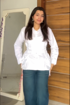 Women’s White Fitted Shirt with Wide-Leg Jeans – Clean Casual Chic Look